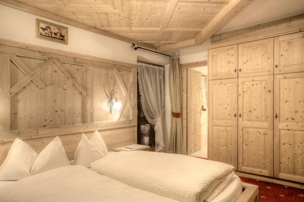 Ciasa Ai Pini Couette-café San Cassiano (Badia)