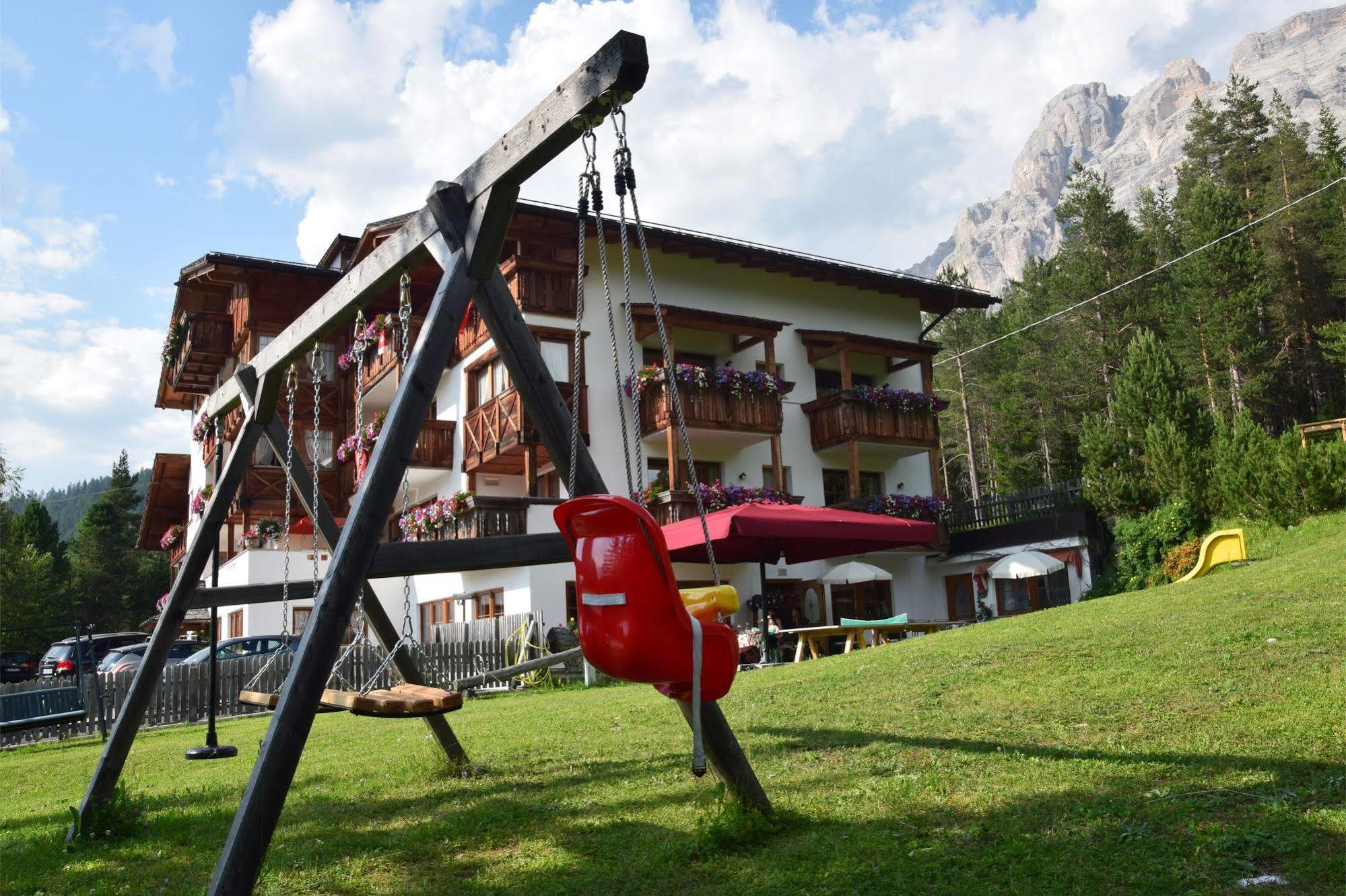 Ciasa Ai Pini Couette-café San Cassiano (Badia)